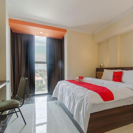 Reddoorz Plus @ Boulevard Panakkukang Makassar Eksteriør billede