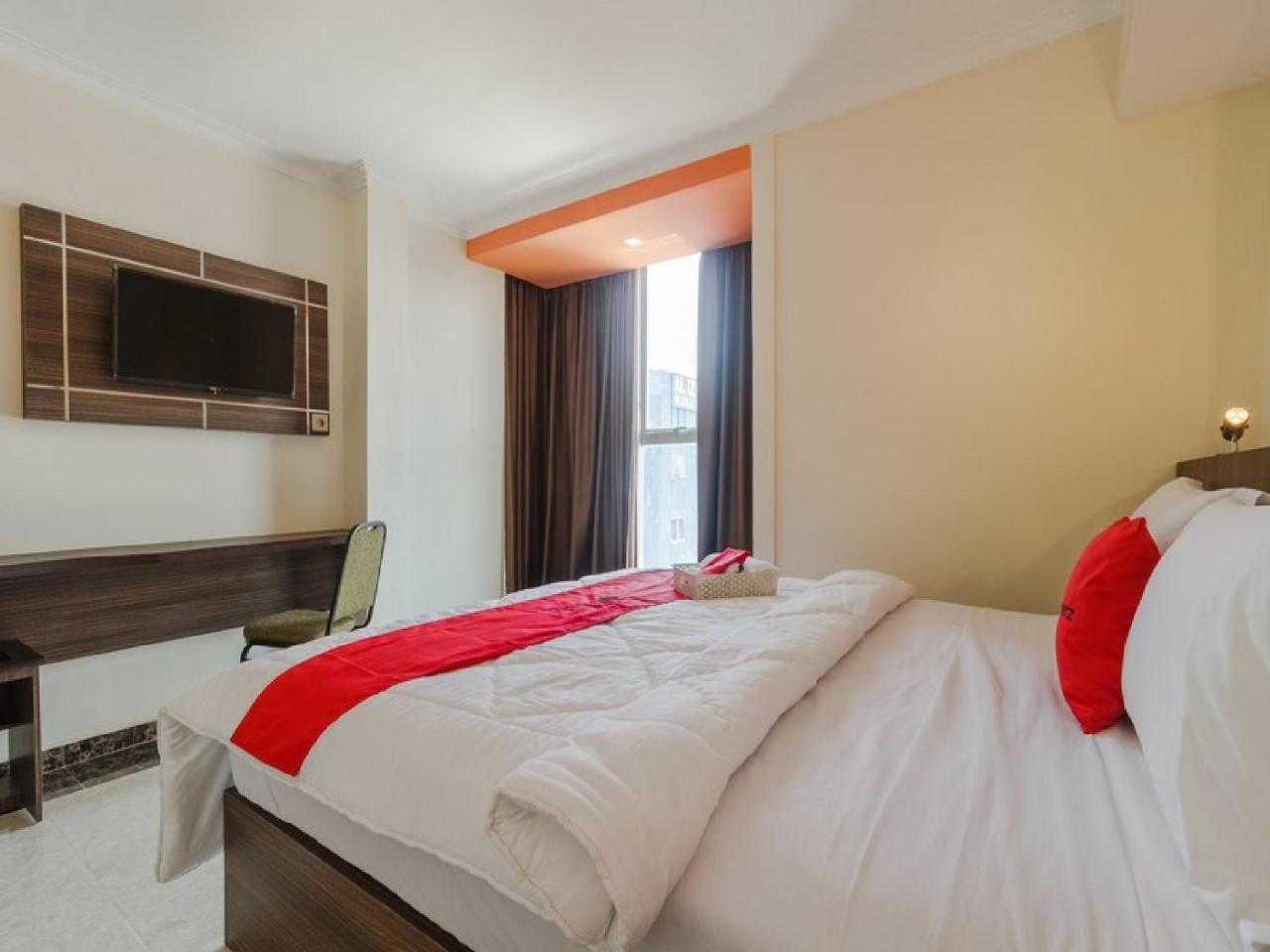 Reddoorz Plus @ Boulevard Panakkukang Makassar Eksteriør billede