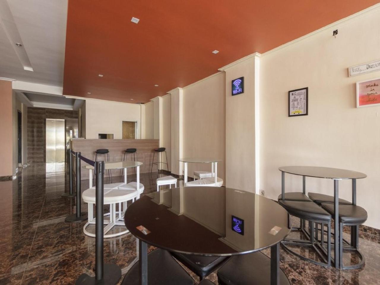 Reddoorz Plus @ Boulevard Panakkukang Makassar Eksteriør billede