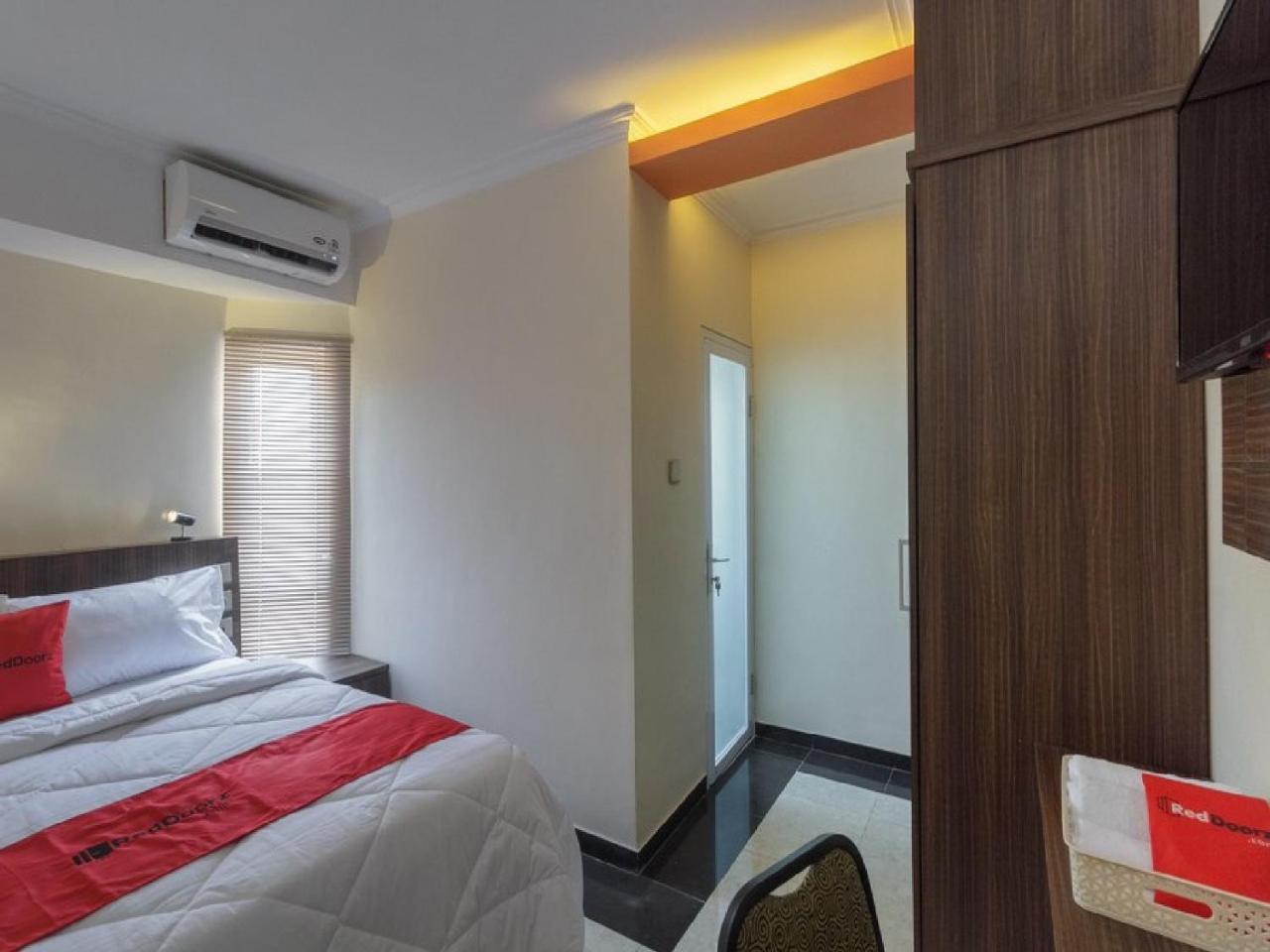 Reddoorz Plus @ Boulevard Panakkukang Makassar Eksteriør billede