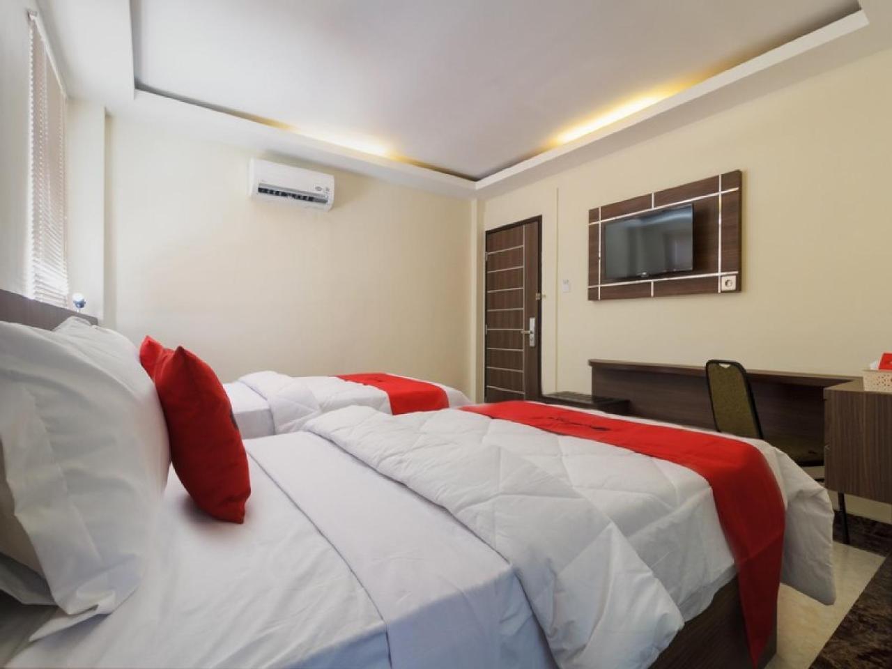 Reddoorz Plus @ Boulevard Panakkukang Makassar Eksteriør billede